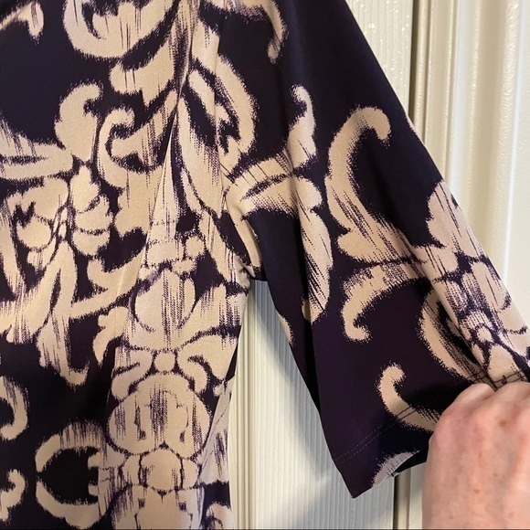 Elegant Dress With Filigree Pattern - Picture 4 of 13